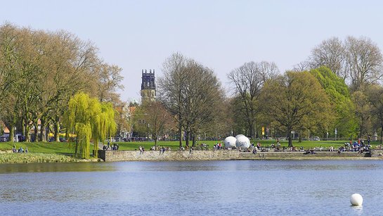 Aasee mit Ludgerikirche in Münster