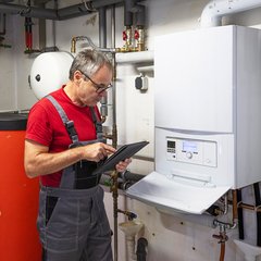 Kontrolle einer Gas-Brennwert-Therme