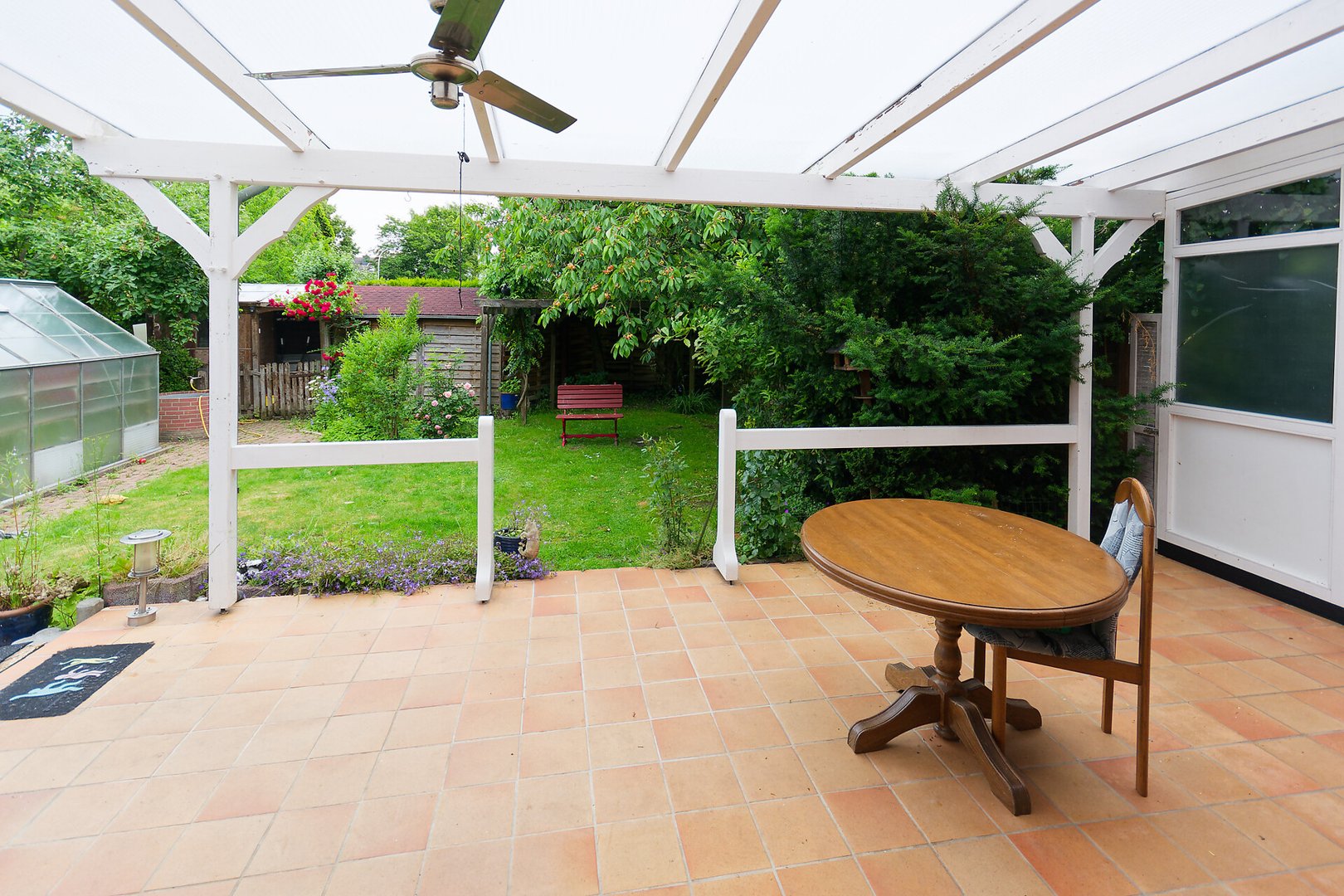 überdachte Terrasse