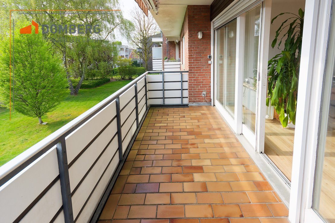 teilüberdachter Balkon