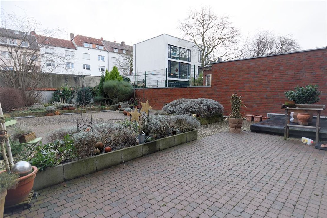 Stadtgarten mit Terrasse
