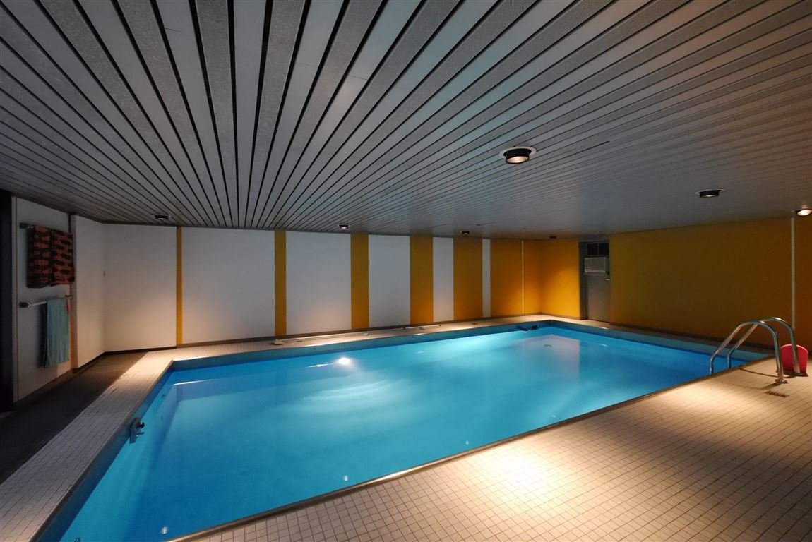 Schwimmbad2