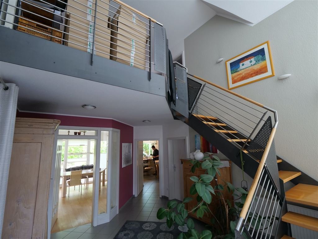 offene Treppe zum Obergeschoss